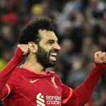 محمد صلاح يواصل التألق وتوزيع الهدايا في البريميرليغ