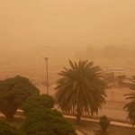 وفاة رجل وطفله والمشافي تستقبل مئات المصابين بضيق تنفس جراء العاصفة الغبارية في دير الزور
