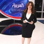 مذيعة أردنية علـى قناة العربية حسناء الجمال نسّيت أنها علـى الهواء مباشرةً... وما فعلتهُ بدون خجل صدم الكل.!! (فيديو)