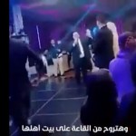  فيديو مثير للجدل لمواطن يطلق زوجته خلال زواج ابنته أمام الحضور