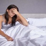 قلة النوم المنتظمة تزيد من خطر انسداد الأوعية الدموية في الساقين