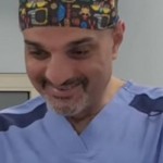 فيديو مذهل لطبيب مصري يهدّئ من روع مريضة ليبية بطريقة عبقرية
