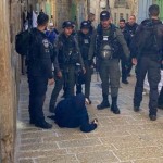 الاحتلال يحول القدس إلى ثكنة عسكرية ومئات المستوطنين يقتحمون الأقصى والبلدة القديمة