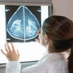 هل توجد علاقة بين حجم الثدي والإصابة بالسرطان؟