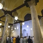 مصر.. دار الإفتاء توضح حكم الصلاة بالقفازين لشدة البرد