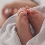 ضجة بعد سرقة طفلة حديثة الولادة من مستشفى 