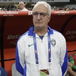 مدرب منتخب البرازيل يكشف سبب بكائه في مواجهة باراغواي
