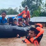 مصرع طفلة وفقدان ستة أشخاص نتيجة الفيضانات وسط الفلبين