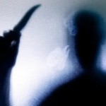 سيدة تطعن مسؤولا بسكين في مقر عمله