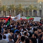 تجدد التظاهرات في طرابلس.. محتجون يغلقون شوارع رئيسية