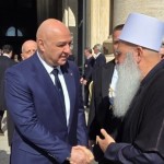 صورة لعون يصافح طريف تثير جدلاً.. والرئاسة اللبنانية توضح