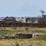 رتل عسكري إسرائيلي يتمركز قرب مبنى محافظة القنيطرة في جنوب سوريا