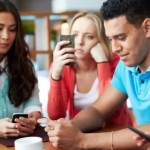 7 عادات في استخدام الهواتف الذكية.. تعزز قوة الدماغ