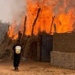 الحرائق تصل الأحياء السكنية في بلدة ليبية.. وتحذير من كارثة