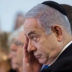 هآرتس: لبقائه في السلطة نتنياهو يخون الجميع ويجعلهم يتجرعون من كأسه المدنسة