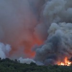 قتيل ومصابون وإجلاء الآلاف بحرائق غابات واسعة في فرنسا وإسبانيا