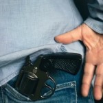 ضابط يقتل عائلته وينتحر.. جريمة مروعة 