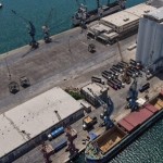 تفريغ باخرة تحمل 6600 طن قمح في مرفأ طرطوس لتعزيز الأمن الغذائي