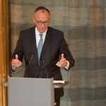 دموع المستشار الألماني تستفز العرب على مواقع التواصل (فيديو)