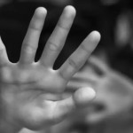 الأب يقتله والأم تخفي جثته في القمامة.. حكاية جريمة بسبب التبول اللاإرادي