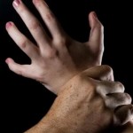 جريمة مروعة.. 4 جناة اغتصبوا فتاة وصوروها عارية