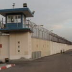 إسرائيل تحتجز ناشطي أسطول الصمود بأحد أسوأ سجونها  
