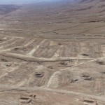 عملية نقل الأرض.. تحقيق يكشف نقل عشرات آلاف الجثث إلى موقع سري بصحراء دمشق