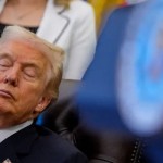 صور تظهر ترامب نائماً تلهب المواقع والبيت الأبيض يرد 