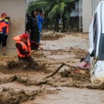 600 قتيل.. ارتفاع حصيلة ضحايا الفيضانات في إندونيسيا