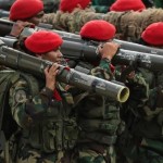 فنزويلا تجند آلاف المقاتلين وسط توتر متصاعد مع أميركا