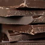 دور غير متوقع.. الشوكولاتة الداكنة تبطئ الشيخوخة