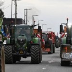 مزارعون يواصلون إغلاق الطرق في فرنسا احتجاجا على سياسات الحكومة