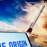 Blue Origin تضم أول راكبة تستخدم كرسيا متحركا في رحلة سياحية للفضاء
