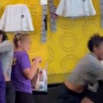 لقطات صادمة توثق اعتداء وحشيا داخل صالة رياضية في أحد أشهر المدن الأمريكية (فيديو)