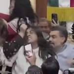 شاهد نائبات يشددن شعر بعضهن ويتبادلن اللكمات داخل الكونغرس