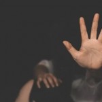 بحثا عن الكنز.. زوج يقتلع عيني زوجته بشوكة طعام