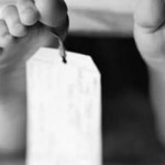 قتل والدتهم قبل عام.. أب يتخلص من أبنائه الأربعة خنقاً