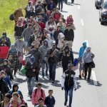 مسؤول أوروبي يعلق على ترحيل اللاجئين السوريين.. ما القصة؟