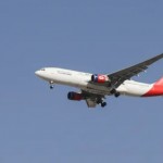 الحكومة اليمنية تتهم الحوثيين بمنع أول رحلة تجارية إلى مطار المخا