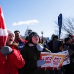 ترمب يسعى لعرقلة استعادة المفصولين وظائفهم