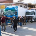 تكدس 500 شاحنة لبنانية.. السائقون أكبر المتضررين من منع دخولها سوريا