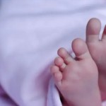 ألقت رضيعها بالقمامة فنهشته الكلاب أمامها...جريمة تهز القلوب