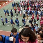 حجز هواتف التلاميذ نهائياً.. يفجر عاصفة في المدارس