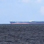 إيران تغرق ناقلة نفط في مضيق هرمز بعد استهدافها