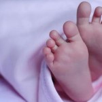 حادثة مأساوية.. أب يقتل طفلته الرضيعة ويخنقها دون أن يشعر