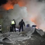 قصف روسي عنيف على أوكرانيا.. قتلى وجرحى محاصرون بمبنى مدمر