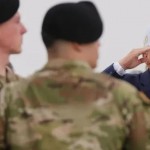 فيديو لترامب بلا قبعة خلال تأبين عسكريين.. يفجر غضباً