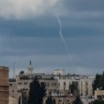 الشرطة الإسرائيلية: سقوط شظايا صواريخ هجومية واعتراضية في القدس