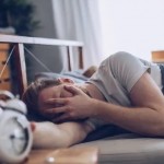 صعوبة النهوض من الفراش ليست كسلاً.. العلم يفسر