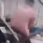 فيديو لنمر يسحب طفلاً من فتحات القفص.. وعملية معقدة لإنقاذه ً